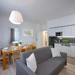 downtown-suites-belohorska.praguehotelsweb.com/
